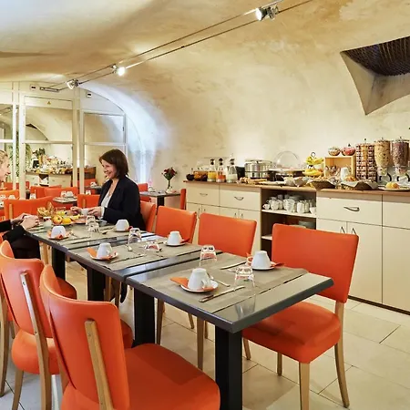 Le Relais Saint Charles 4* Paris