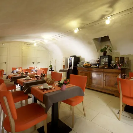 Le Relais Saint Charles Otel 4*