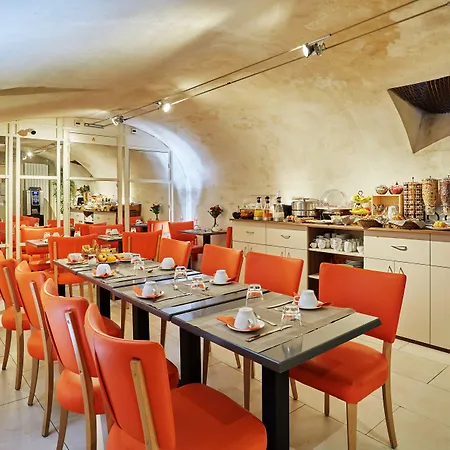 Le Relais Saint Charles 4* Paris