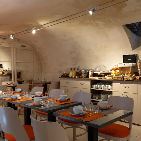 Hotell Le Relais Saint Charles 4*