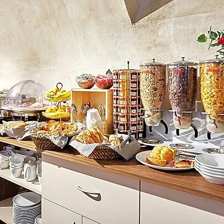 Le Relais Saint Charles Отель
