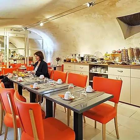 Le Relais Saint Charles Отель