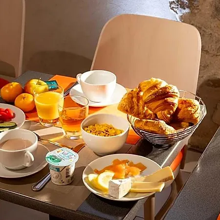 Le Relais Saint Charles Отель 4*