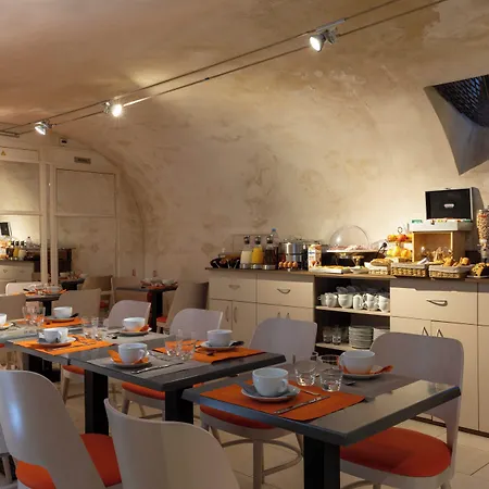 Le Relais Saint Charles מלון