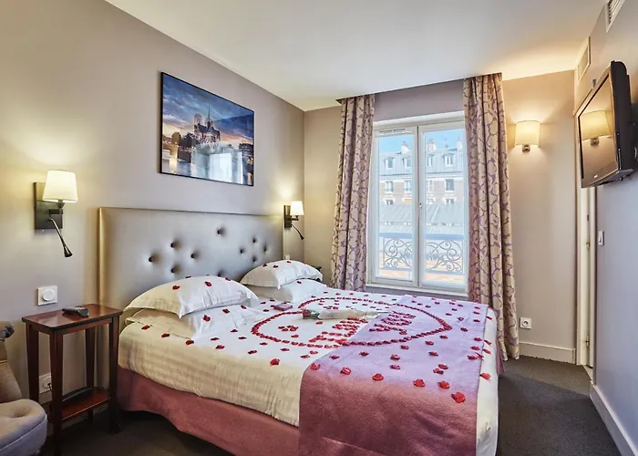 Le Relais Saint Charles Hotel 4*