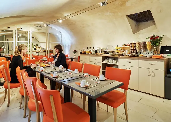 르 를레 생 샤를 4* 파리